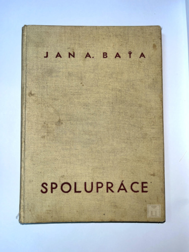Kniha Spolupráce od J. A. Bati, dar od pana Martina L., obsahuje snímky z budování Baťova